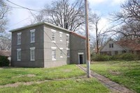 205 Pine St in Newport, AR - Foto de edificio - Building Photo