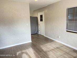 8929 MacArthur Ct S in Jacksonville, FL - Foto de edificio - Building Photo