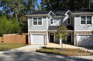 2046 McDonald Dr in Charlotte, NC - Building Photo