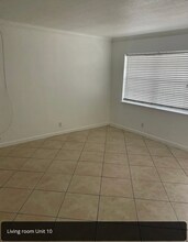 8 SE 19th Ave, Unit 10 in Pompano Beach, FL - Foto de edificio - Building Photo
