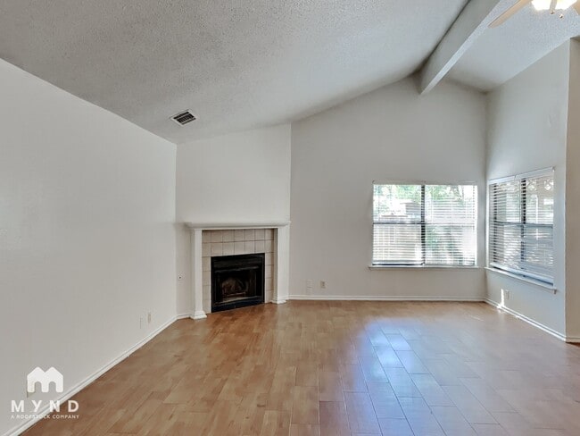 1107 Peach Tree Cove in Round Rock, TX - Foto de edificio - Building Photo