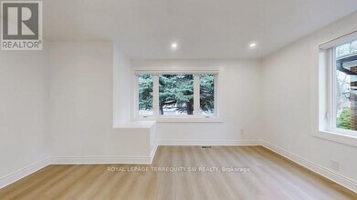 19 Hawthorne Rd in Toronto, ON - Building Photo - Building Photo