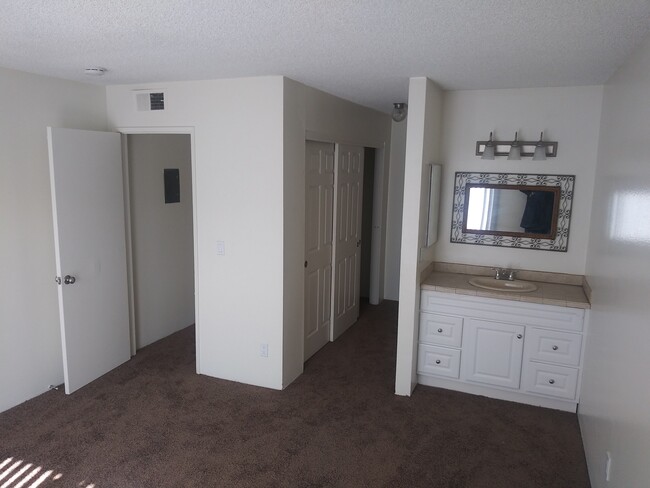 Ramona Park Apartments in Bellflower, CA - Building Photo - Building Photo