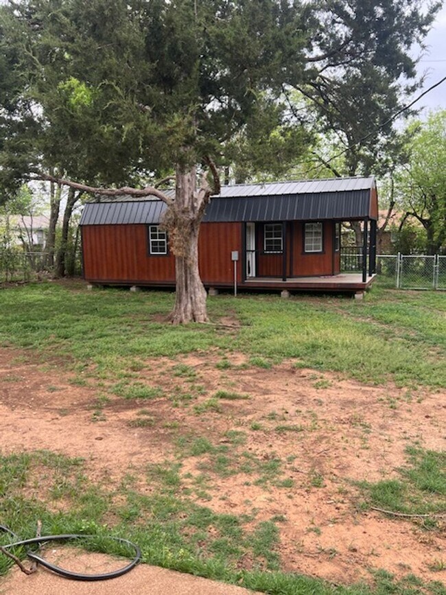 1311 Manor Dr in Cleburne, TX - Building Photo - Building Photo