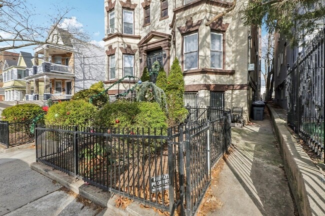 162 Fairview Ave in Jersey City, NJ - Building Photo - Building Photo
