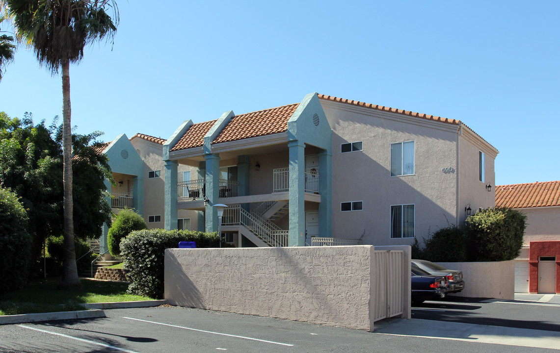 690-698 California St in Oceanside, CA - Building Photo