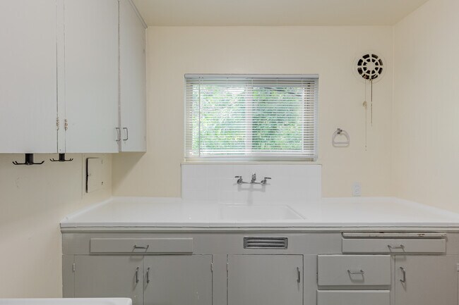 Powell Gardens Apartments in Portland, OR - Building Photo - Interior Photo