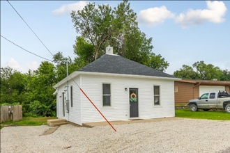 104 E Florence St in Crescent, IA - Building Photo - Building Photo