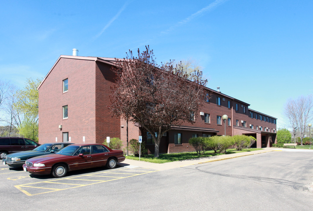 Luther Lakeside Apartments in Eau Claire, WI - Building Photo