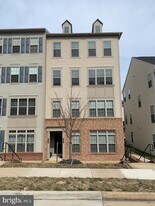 3705 Chippendale Cir in Dale City, VA - Building Photo