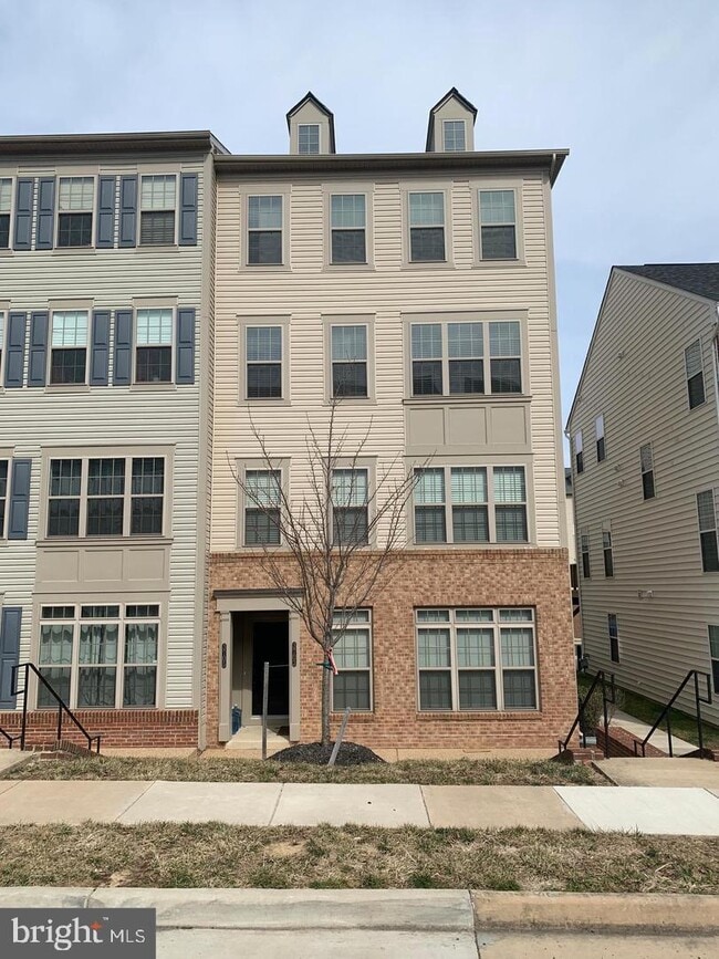 3705 Chippendale Cir