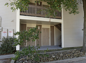 Napoleon Pointe in Metairie, LA - Building Photo - Building Photo