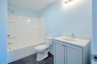 74 Massabesic St, Unit 2 in Manchester, NH - Foto de edificio - Building Photo