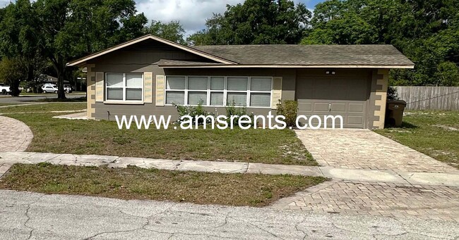 2433 Washington Rd in Mount Dora, FL - Foto de edificio - Building Photo