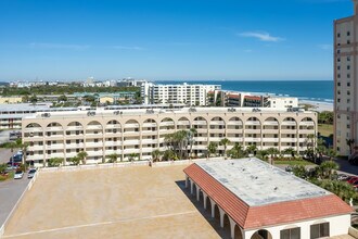 Stonewood Towers in Cocoa Beach, FL - Foto de edificio - Building Photo