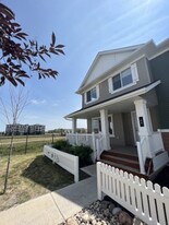 5242 Aerodrome Rd in Regina, SK - Building Photo