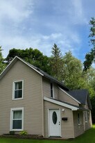 16 Marion St in Hillsdale, MI - Building Photo