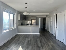 2215-2247 47 St NW in Edmonton, AB - Building Photo