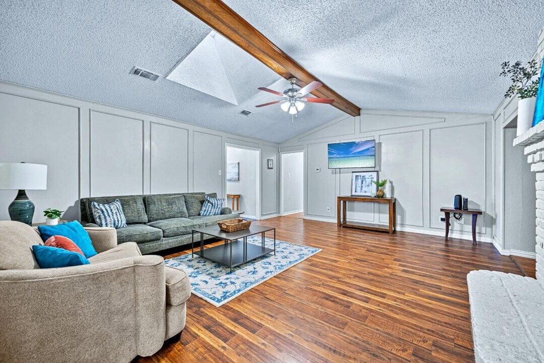1113 Greenbriar Dr in Desoto, TX - Building Photo