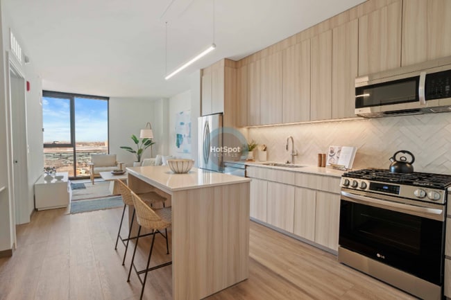 1960 W Ogden Ave in Chicago, IL - Building Photo - Building Photo