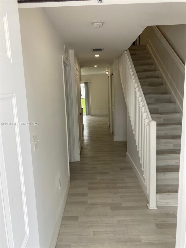 2759 NW 191st Terrace in Miami Gardens, FL - Building Photo - Building Photo