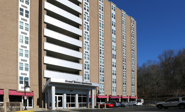 Grand Towers Apartments in Newport, KY - Foto de edificio - Building Photo