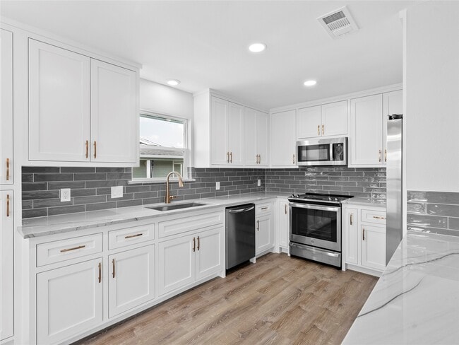 property at 1322 Oahu Dr