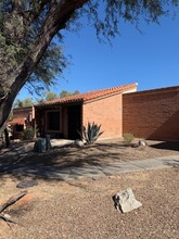 8638 N Little Oak Ln in Tucson, AZ - Foto de edificio - Building Photo