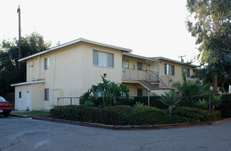 1747 W Sumac Ln in Anaheim, CA - Building Photo - Building Photo