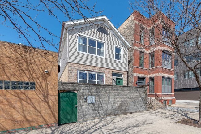 property at 530 N Ashland Ave