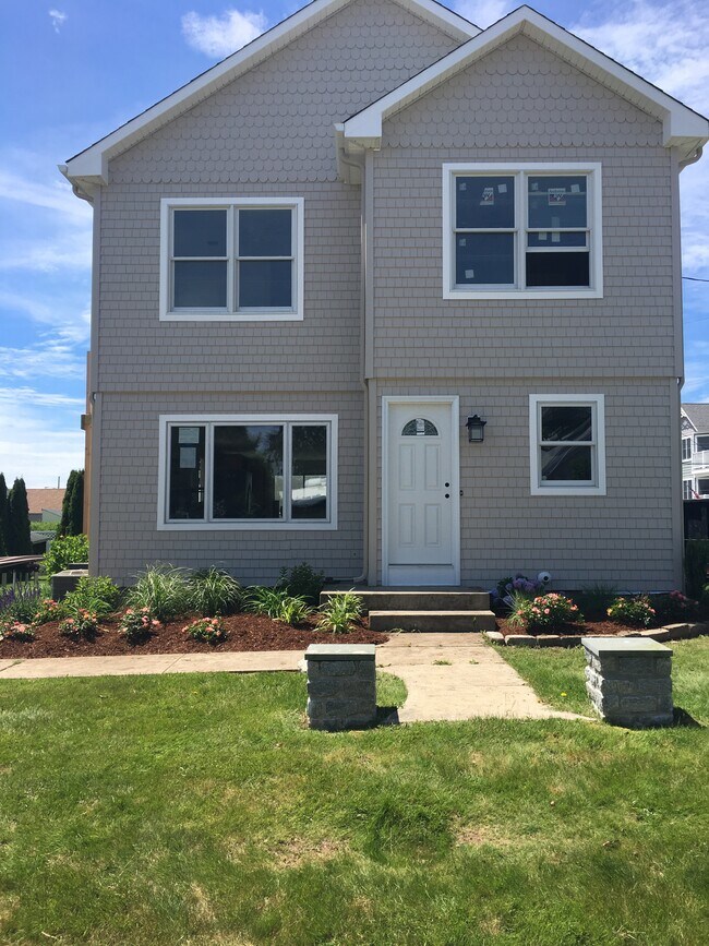 26 Walcott Ave Rentals in Narragansett, RI