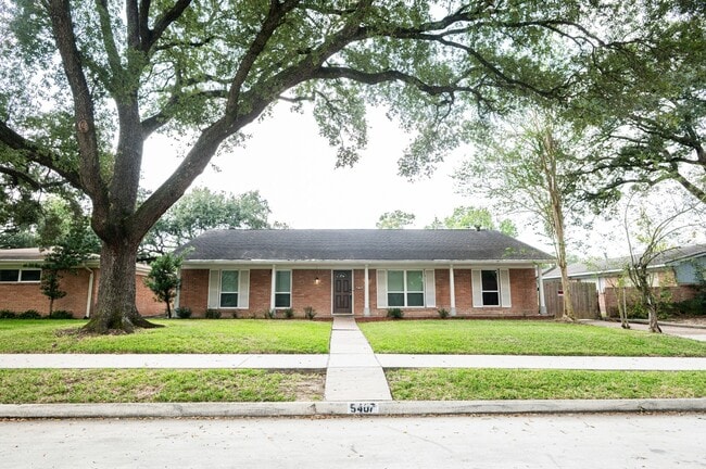 5407 Rutherglenn Dr in Houston, TX - Building Photo - Building Photo