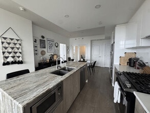 1151 Sunset Dr in Kelowna, BC - Building Photo - Building Photo