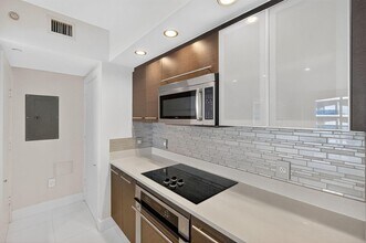 55 SE 6th St, Unit 2103 in Miami, FL - Building Photo - Building Photo