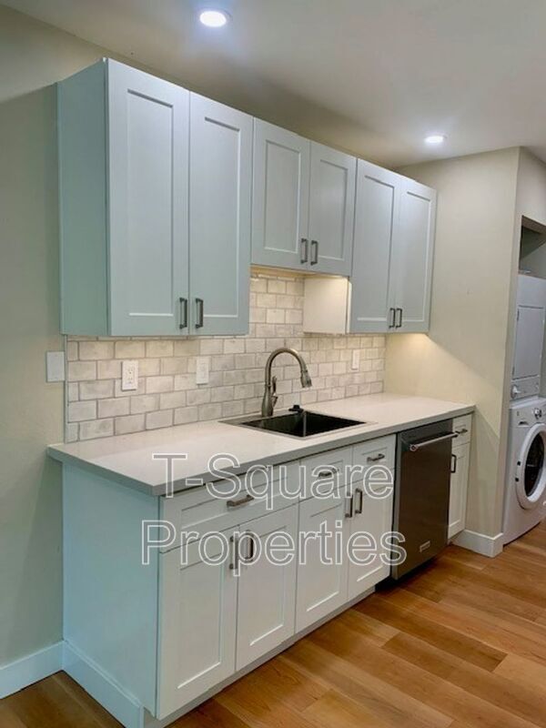 14140 74th Pl NE in Kirkland, WA - Building Photo - Building Photo