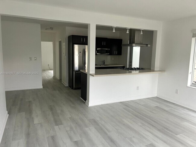 7430 Carlyle Ave in Miami Beach, FL - Foto de edificio - Building Photo