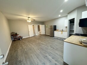 142 Avant in Olmos Park, TX - Building Photo - Building Photo