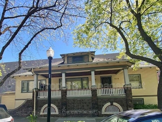 property at 1015 27th St