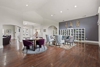 Avonmora Apartments in Austin, TX - Foto de edificio - Building Photo