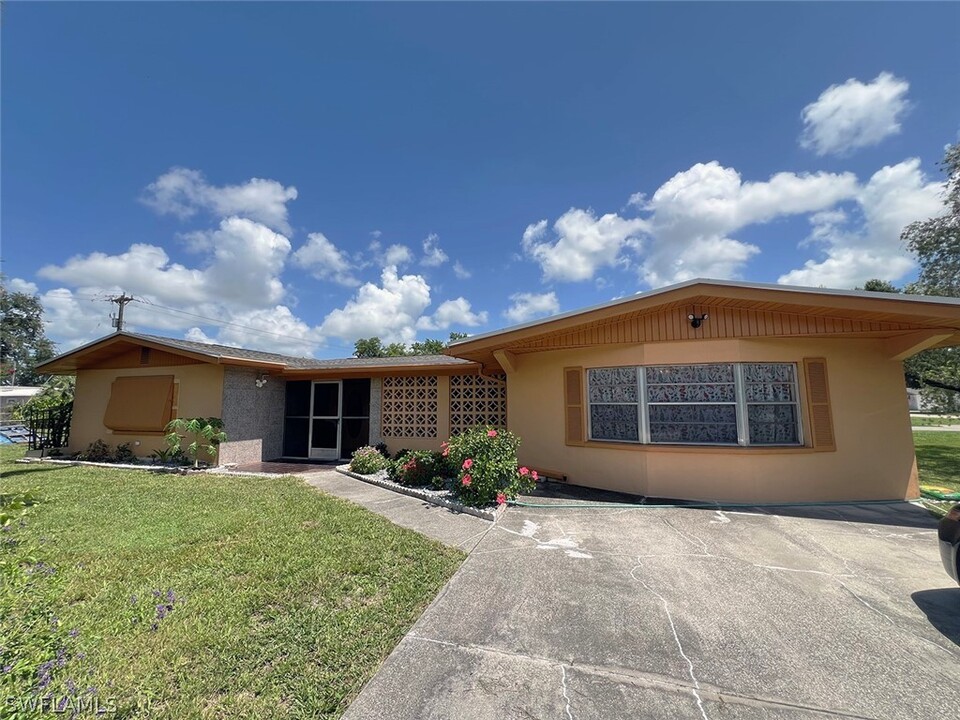 30 E Mariana Ave in North Fort Myers, FL - Building Photo