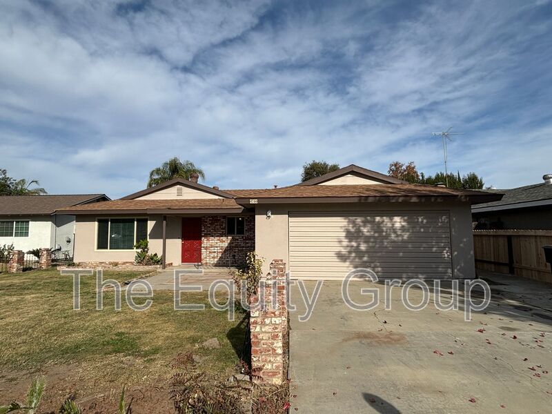 4700 W Tulare Ave in Visalia, CA - Building Photo