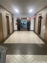 747 Amana St in Honolulu, HI - Building Photo