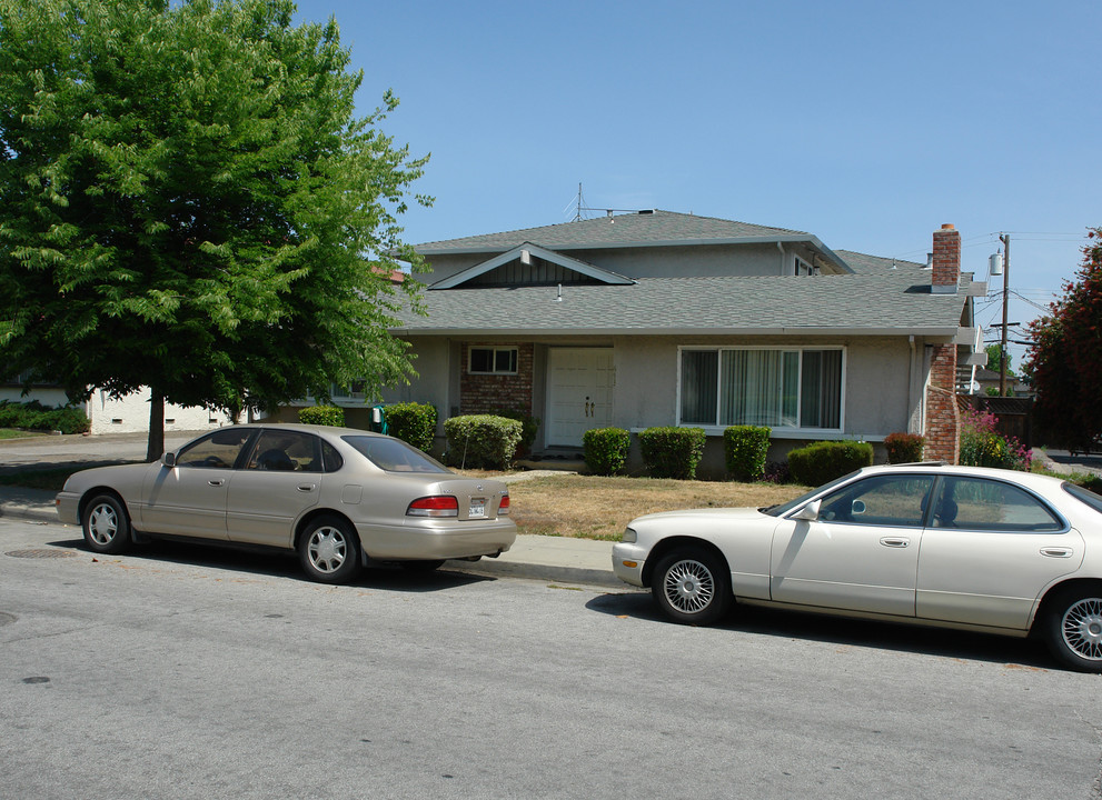 653 E Olive Ave in Sunnyvale, CA - Building Photo