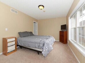 6475 Regency Ln in Eden Prairie, MN - Building Photo - Building Photo