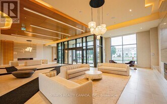 8960 Jane St in Vaughan, ON - Building Photo