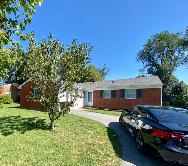 9108 Westport Rd Rentals in Louisville, KY