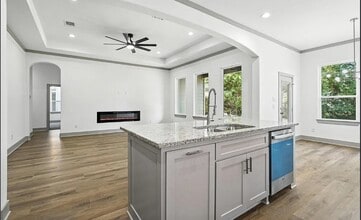 716 Oak Creek Dr in Hutchins, TX - Foto de edificio - Building Photo