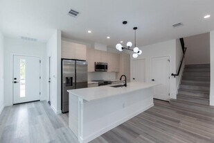 21515 Patton Ave in Lago Vista, TX - Building Photo