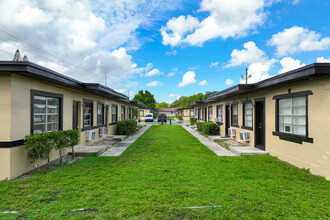 Carter Park Apartments in Fort Lauderdale, FL - Building Photo - Building Photo