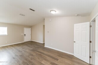 7263 Eudine Dr N in Jacksonville, FL - Building Photo - Building Photo